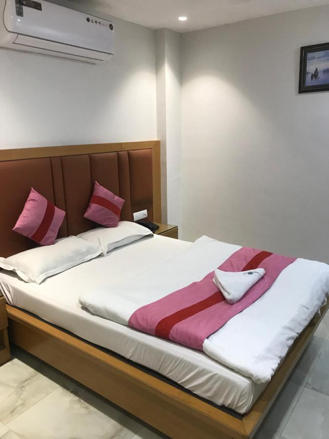 Golden Apple Hotel *